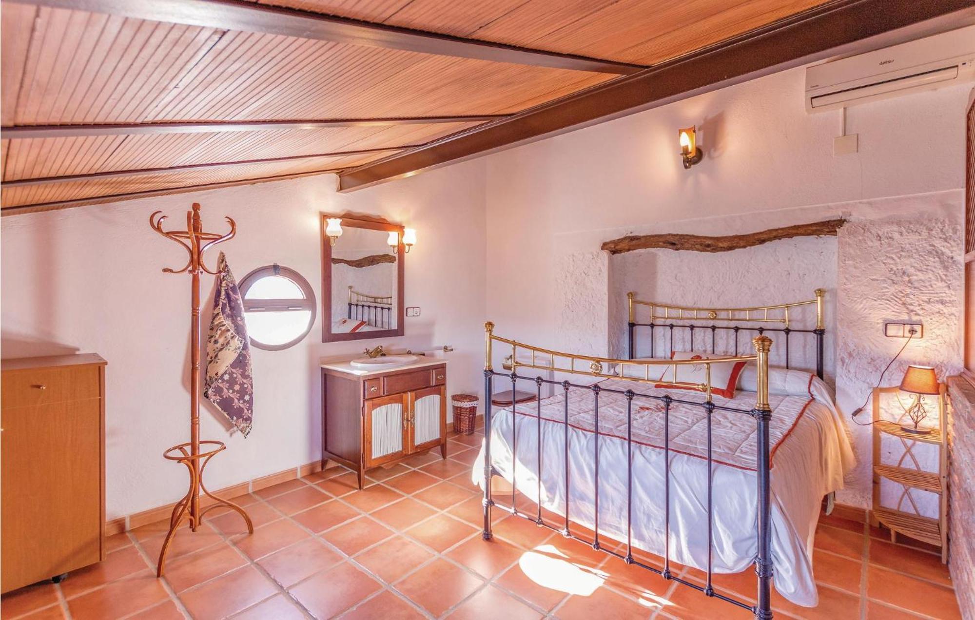 8 Bedroom Lovely Home In Iznájar Екстериор снимка